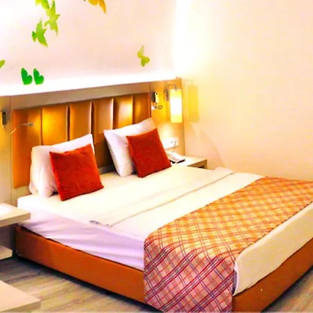 فندق Club Aqua Plaza 4*