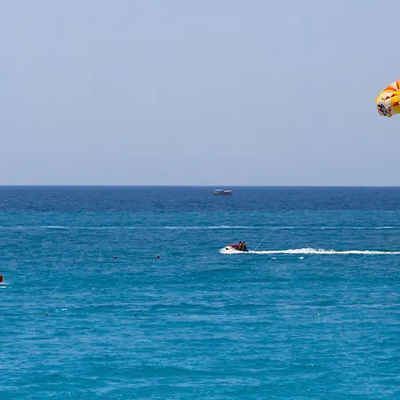Club Aqua Plaza فندق