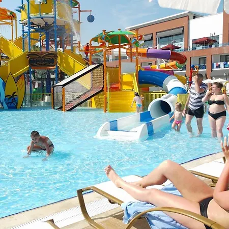 Club Aqua Plaza فندق 4*