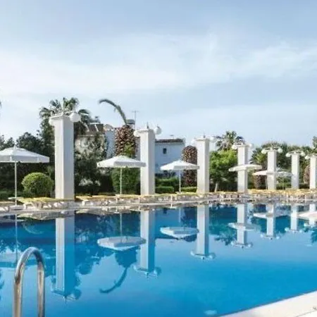Club Aqua Plaza Hotel 4*