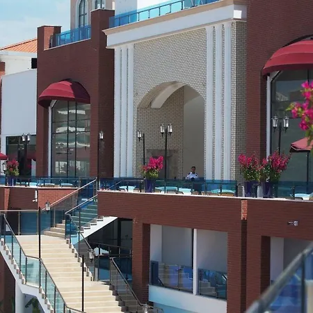 Club Aqua Plaza Hotel